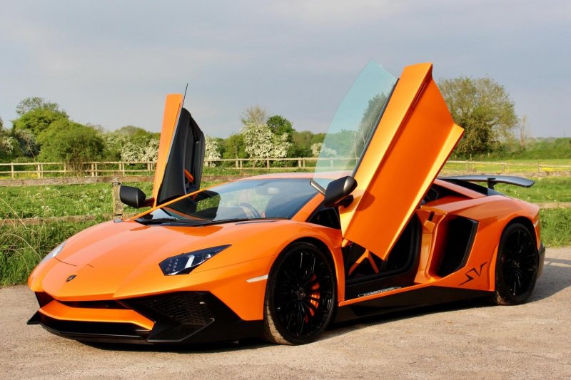 LAMBORGHINI AVENTADOR