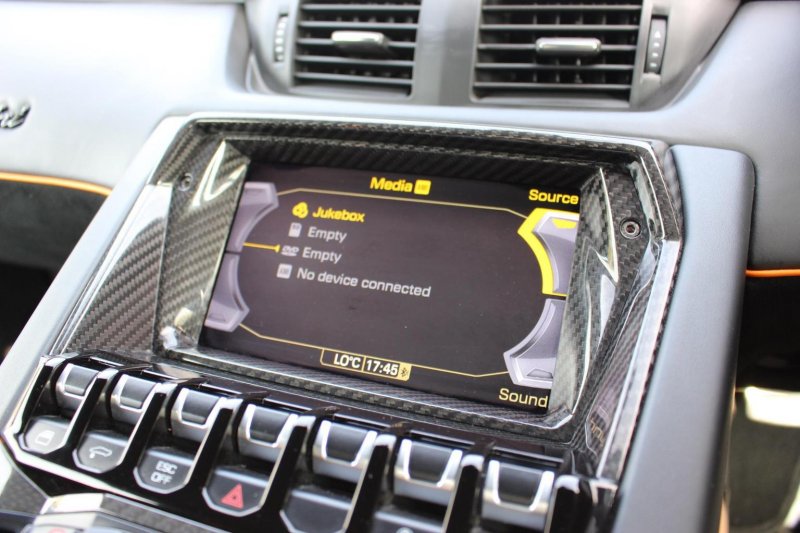 LAMBORGHINI AVENTADOR