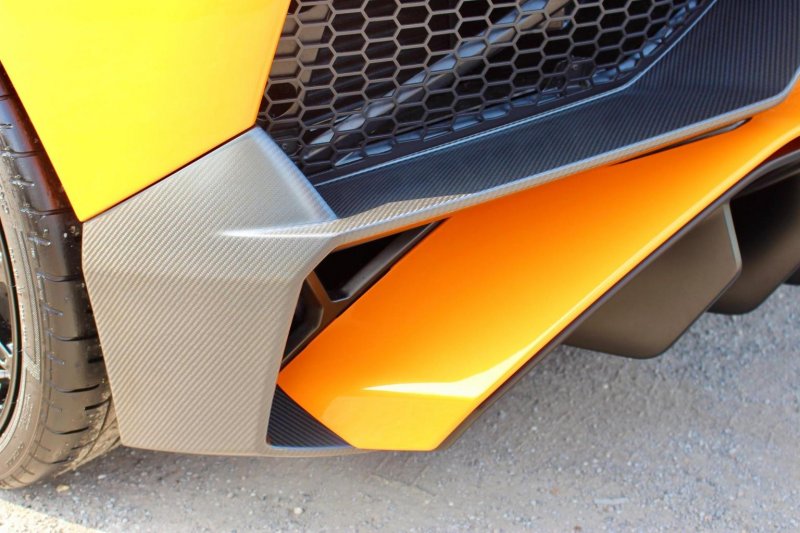 LAMBORGHINI AVENTADOR