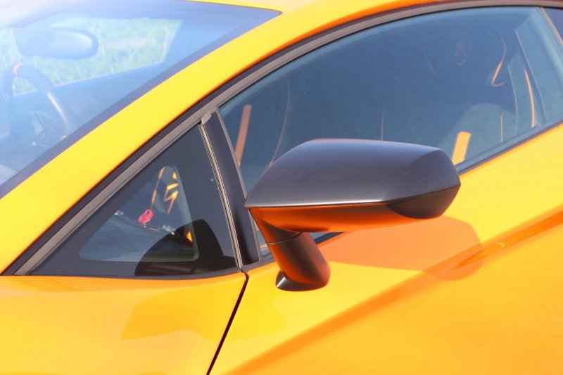 LAMBORGHINI AVENTADOR