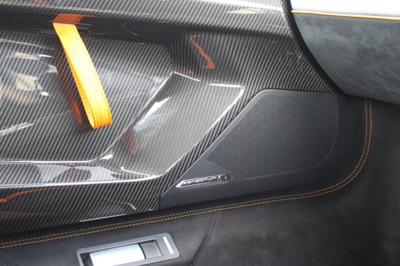 LAMBORGHINI AVENTADOR