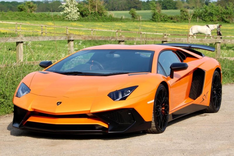 LAMBORGHINI AVENTADOR