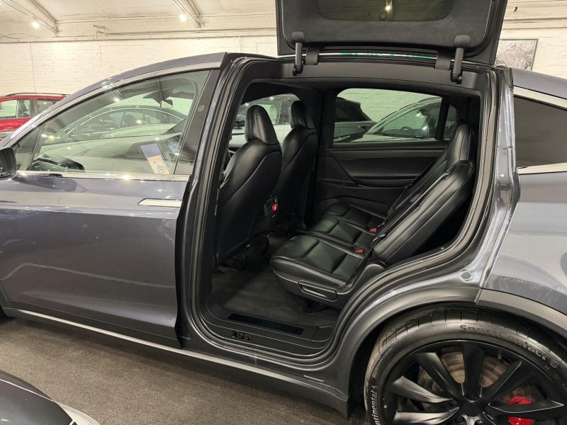 TESLA MODEL X