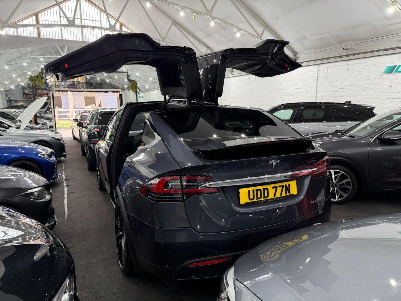 TESLA MODEL X