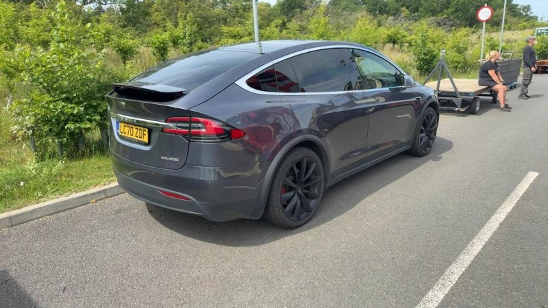 TESLA MODEL X