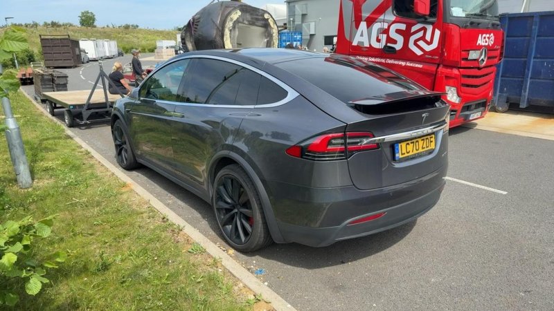 TESLA MODEL X