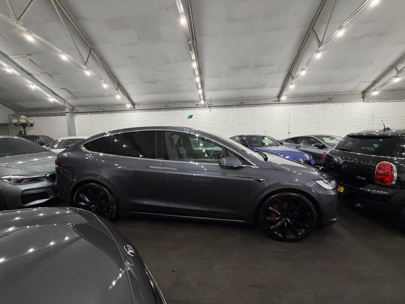 TESLA MODEL X