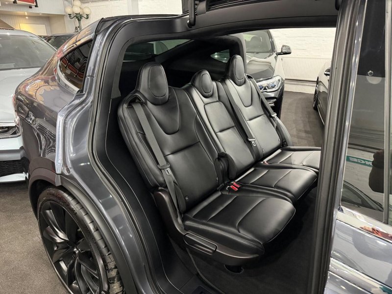 TESLA MODEL X