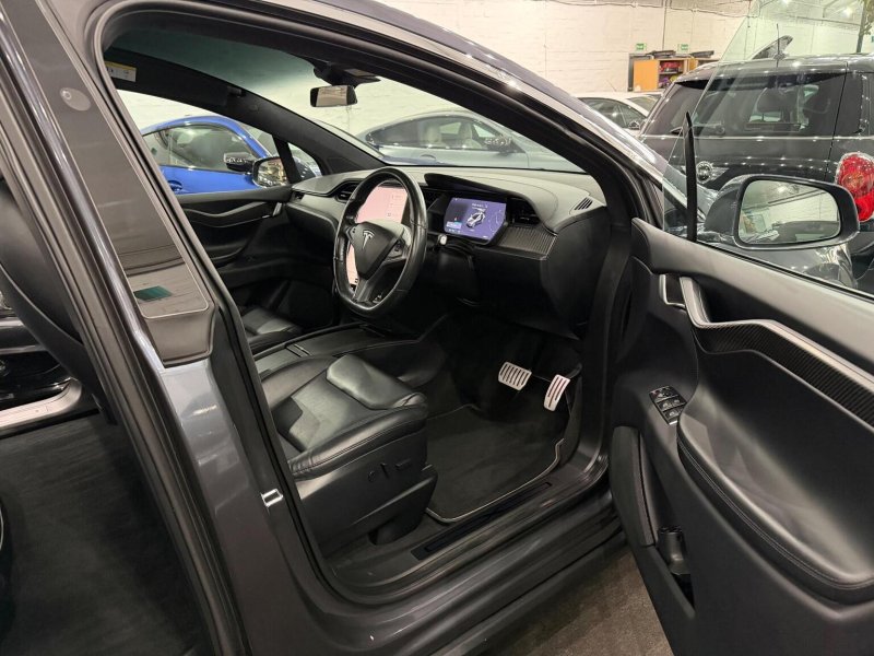 TESLA MODEL X