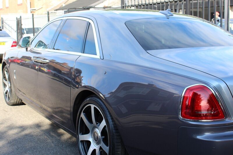 ROLLS-ROYCE GHOST