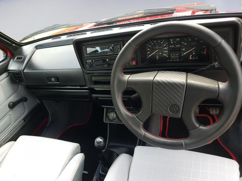 VOLKSWAGEN GOLF