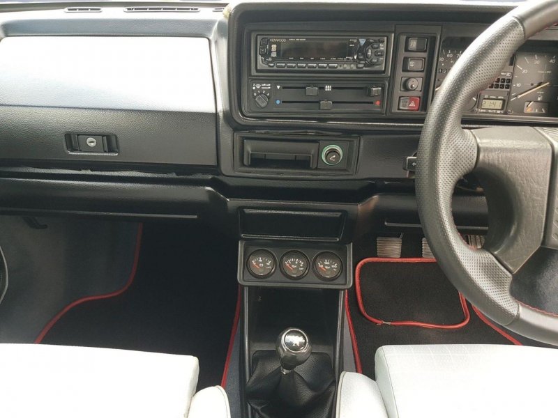 VOLKSWAGEN GOLF