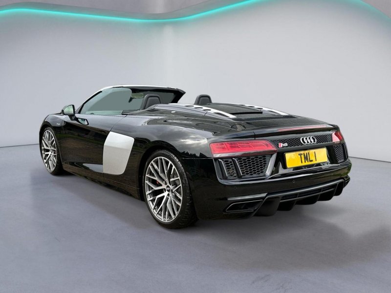 AUDI R8