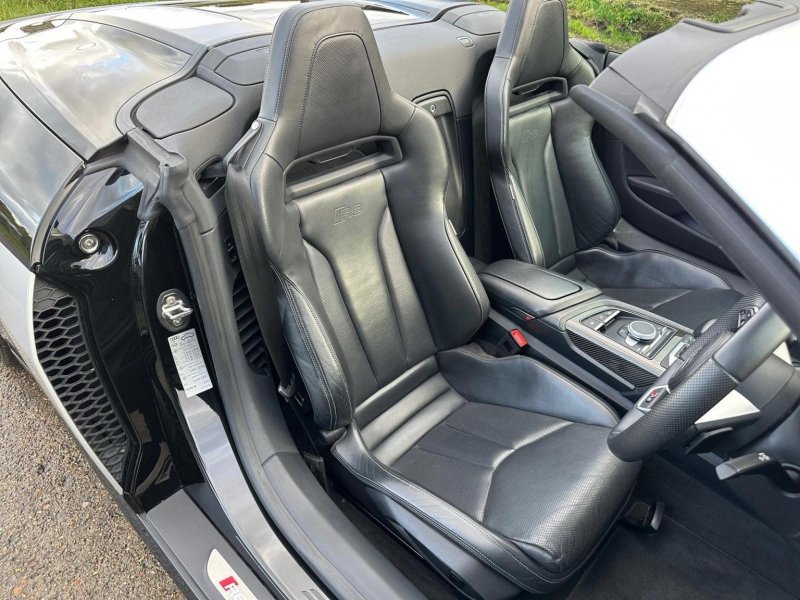 AUDI R8