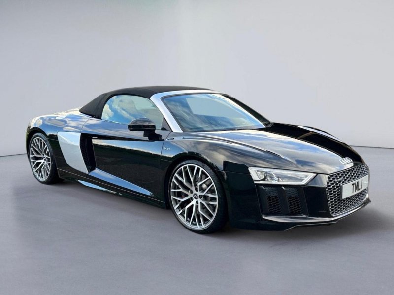 AUDI R8