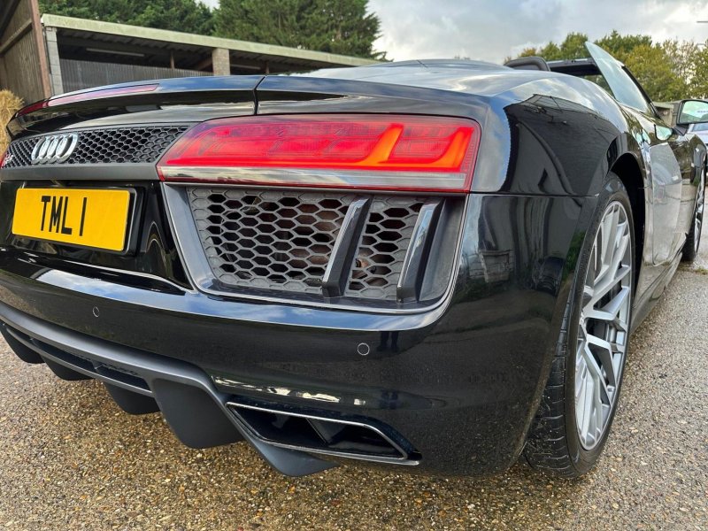 AUDI R8