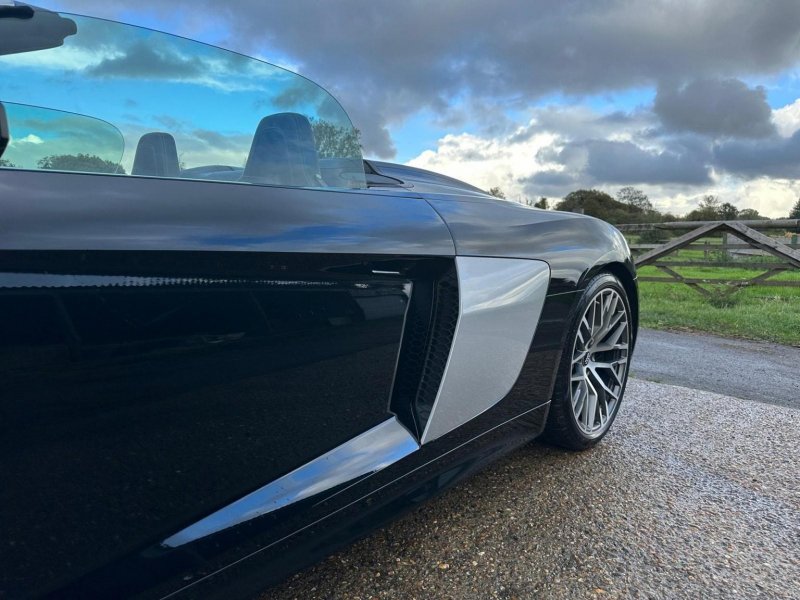 AUDI R8