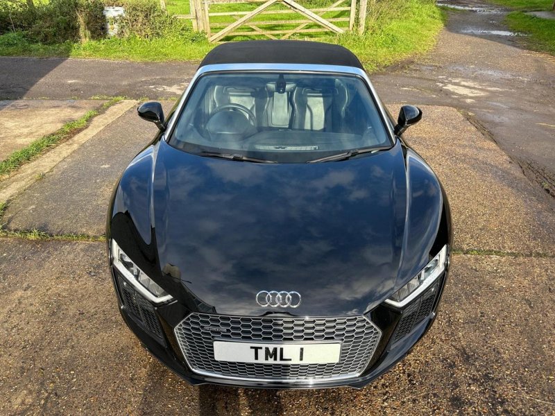 AUDI R8