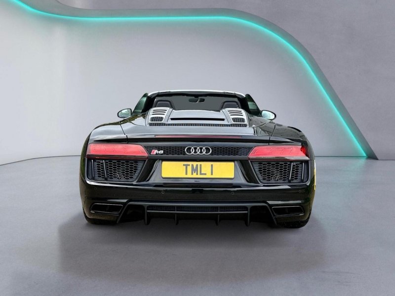 AUDI R8