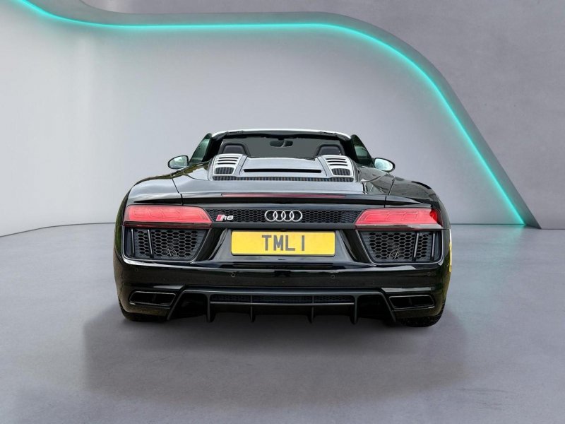 AUDI R8