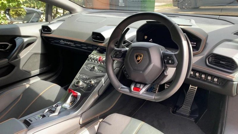 LAMBORGHINI HURACAN