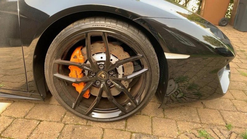LAMBORGHINI HURACAN
